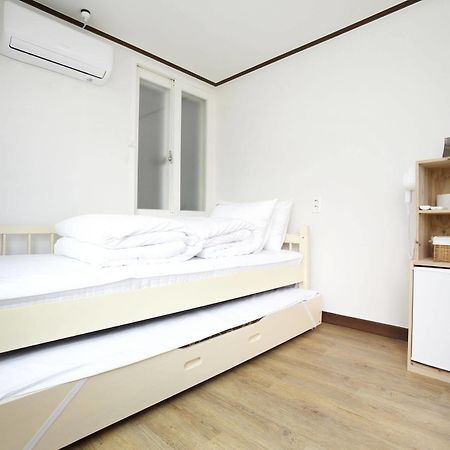 24 Guesthouse Sinchon Hongdae Seoul Eksteriør billede