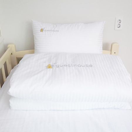 24 Guesthouse Sinchon Hongdae Seoul Værelse billede