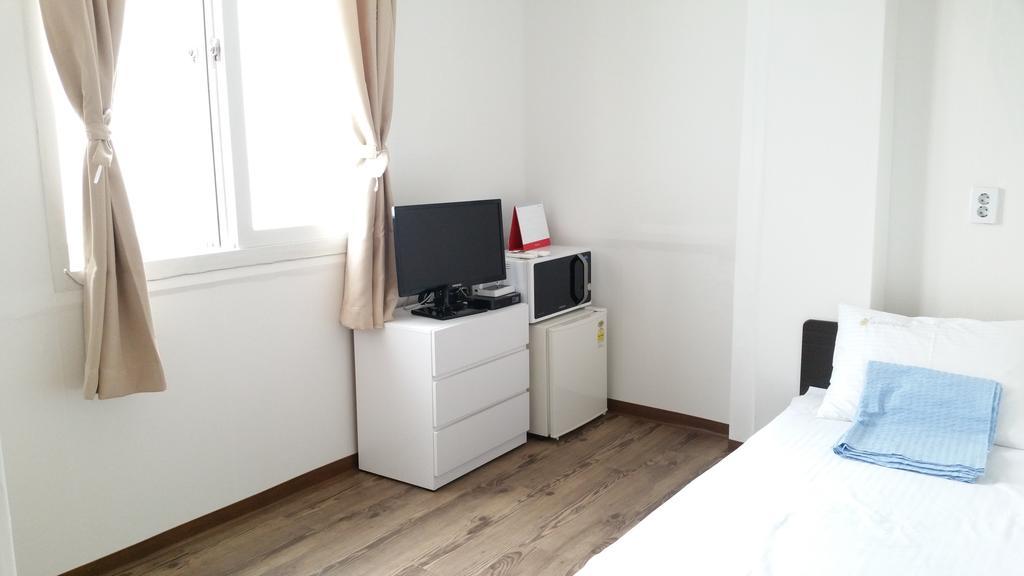24 Guesthouse Sinchon Hongdae Seoul Eksteriør billede