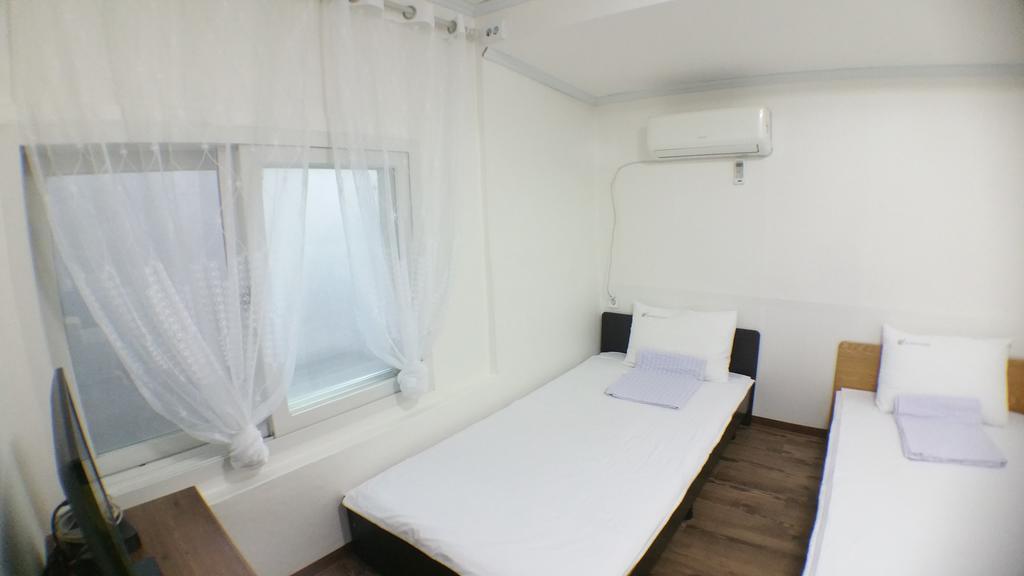 24 Guesthouse Sinchon Hongdae Seoul Eksteriør billede