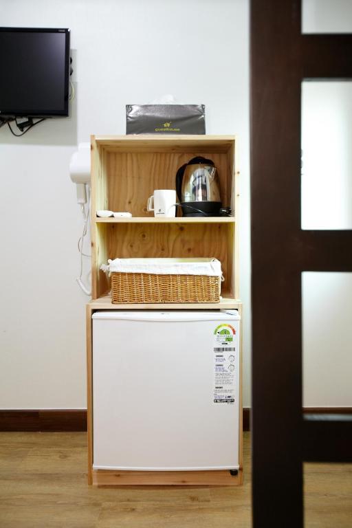 24 Guesthouse Sinchon Hongdae Seoul Værelse billede