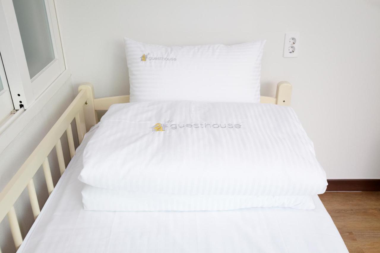 24 Guesthouse Sinchon Hongdae Seoul Værelse billede